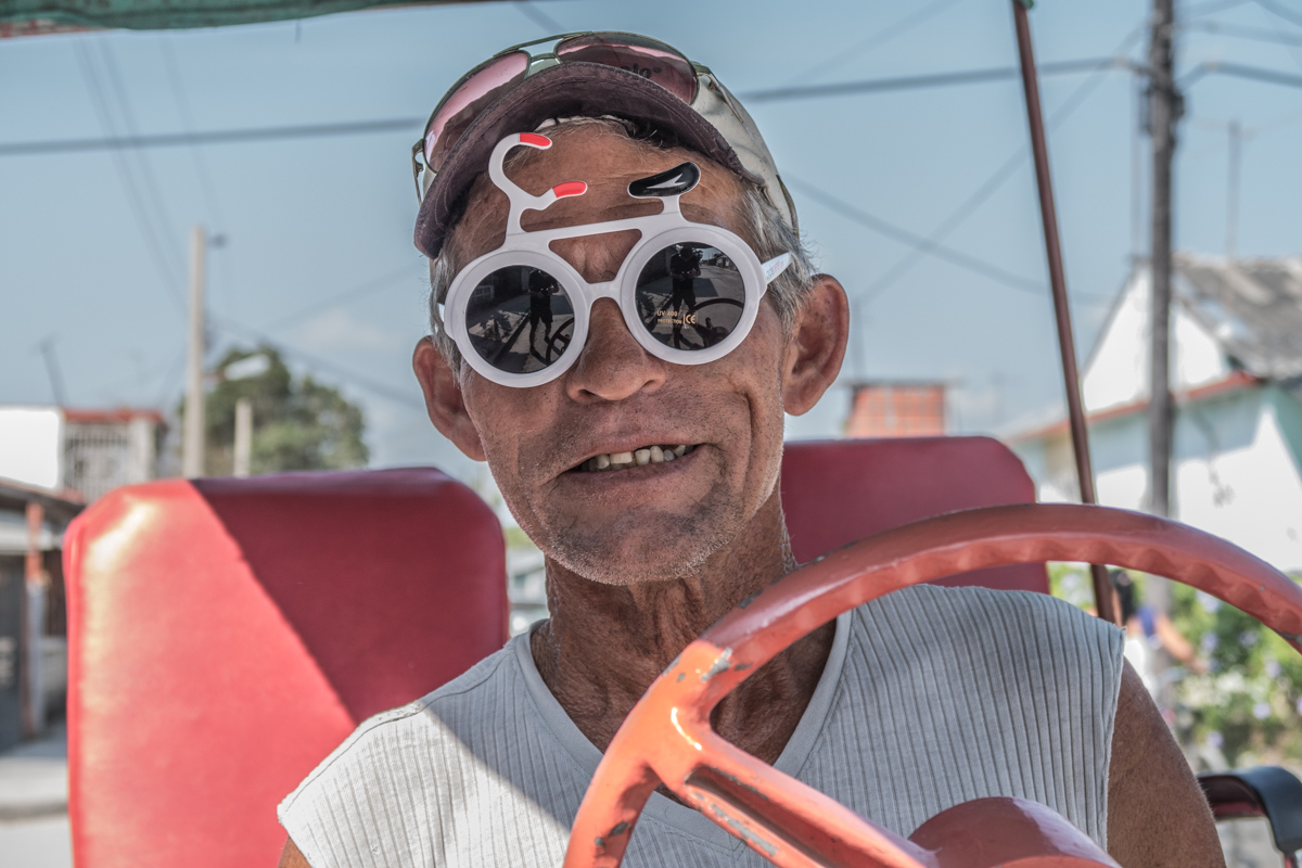 The rickshaw driver was so happy when I gave him my cyclepeter glasses